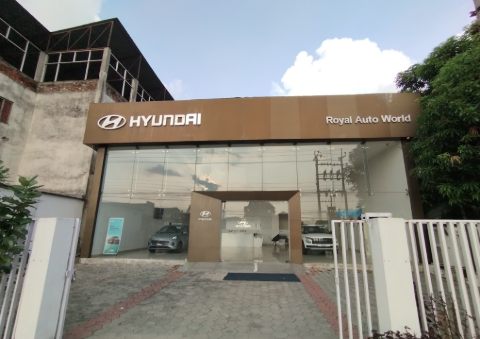 Royal Auto World Pvt. Ltd showroom photo 1